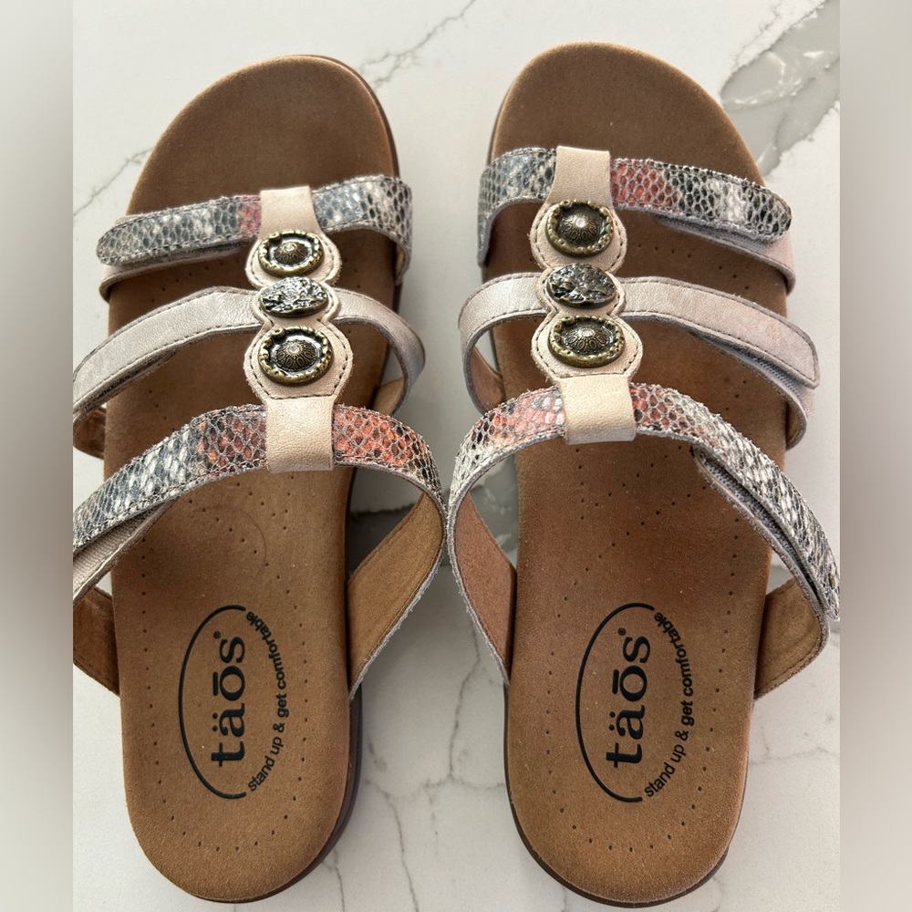 Taos ‘Prize 4 ‘ sandals  like new!